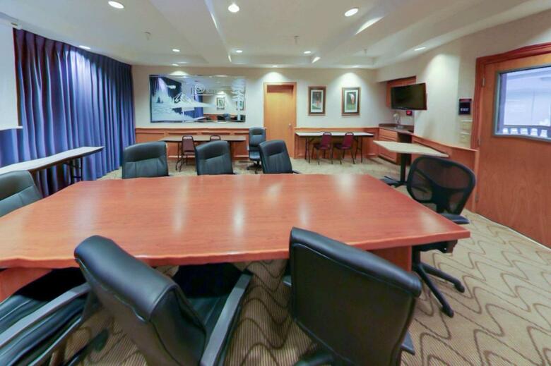 Hotel Comfort Suites Airport Salem
