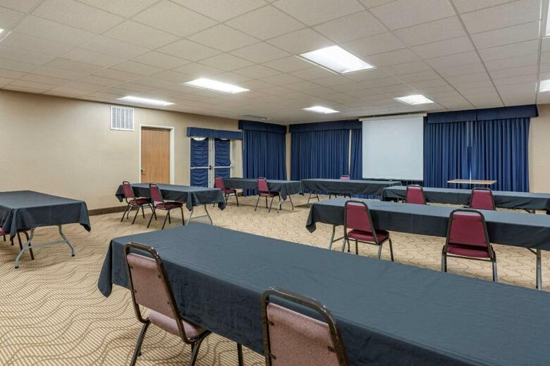 Hotel Comfort Suites Airport Salem