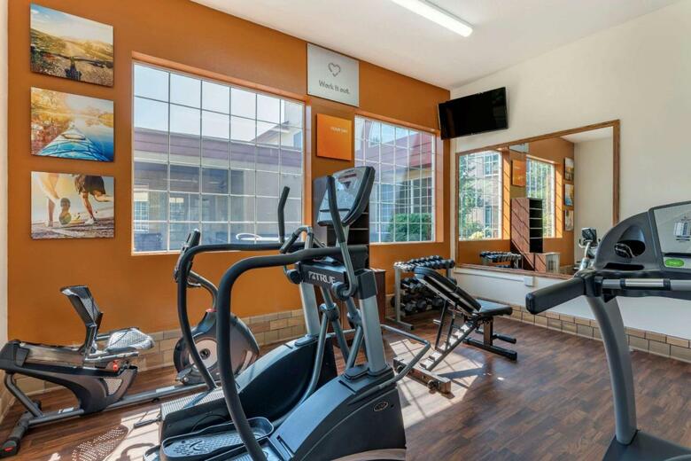 Hotel Comfort Suites Airport Salem
