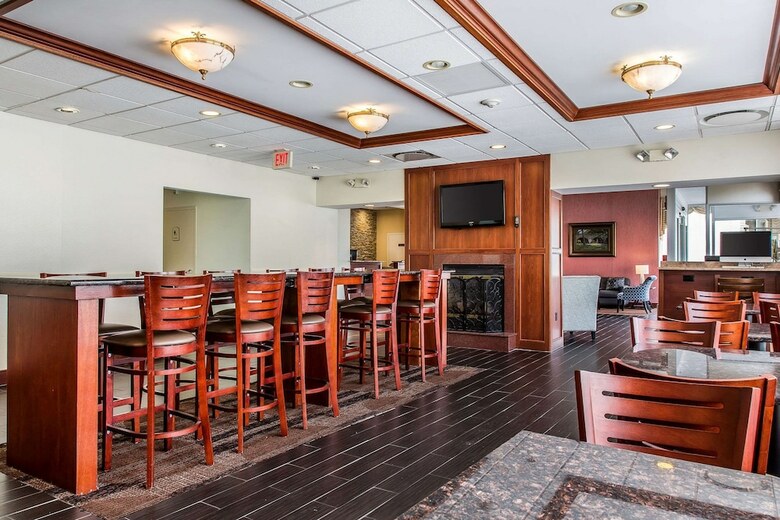 Clarion Hotel & Suites Hamden