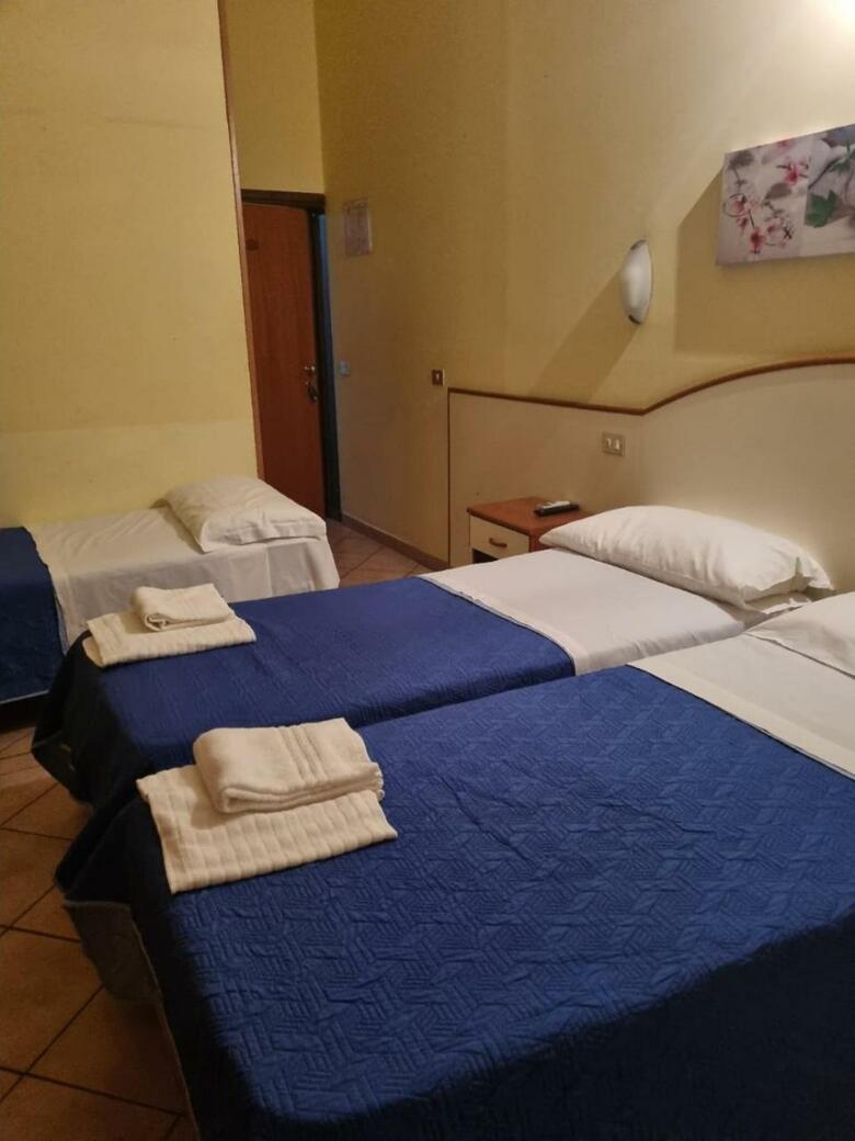 Hotel Holiday