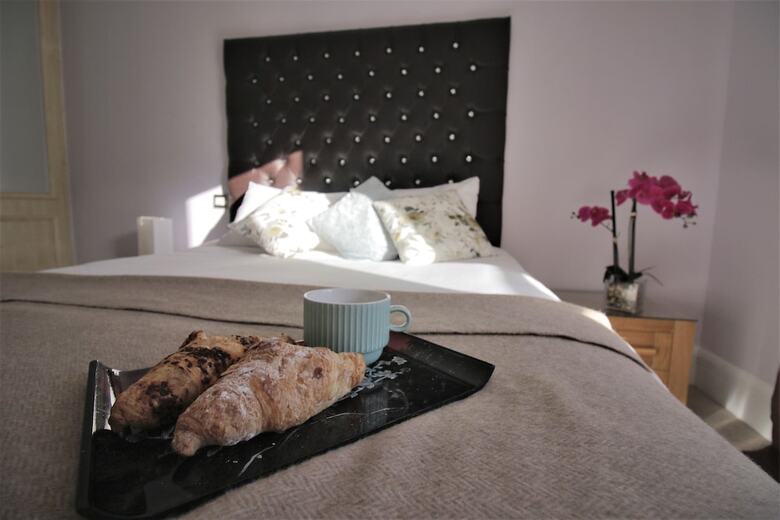 Canary Wharf Luxury River View Apartment