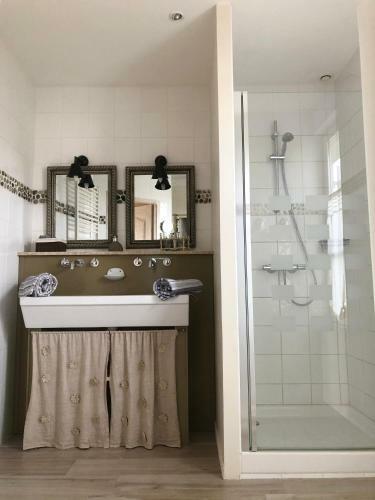 Hostal Ecole De Mathuna De Marigny Brizay