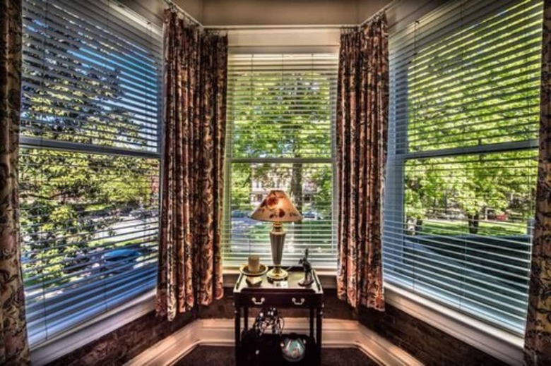 Bed & Breakfast Inn At St James Court
