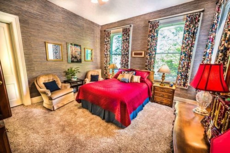 Bed & Breakfast Inn At St James Court