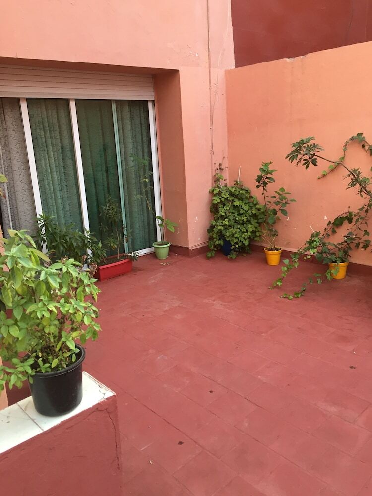 Room-property In A Quiet Area Close To T