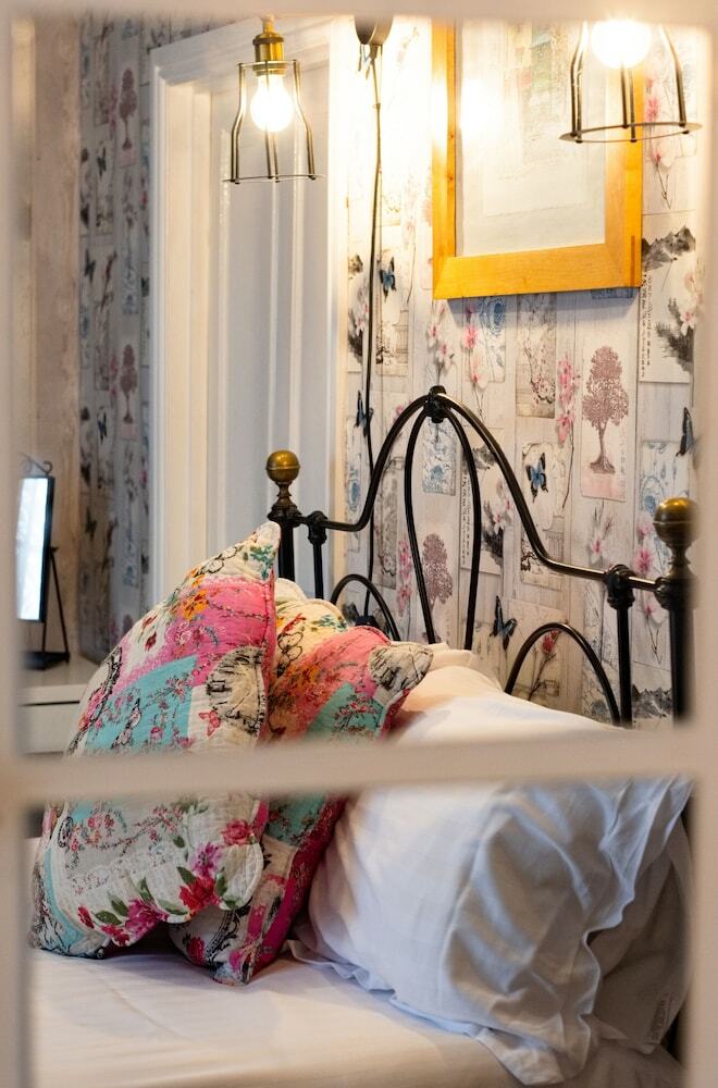 Laburnum House & Bistro En Glaze