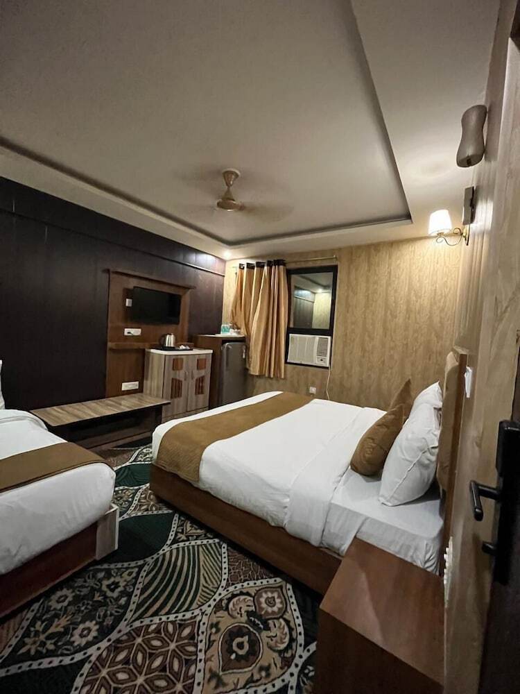 Hotel Tulsi Garden - Near Prem Mandir Vrindavan
