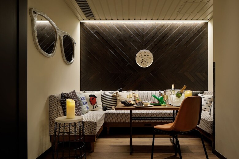 Hotel Moxy Osaka Umeda