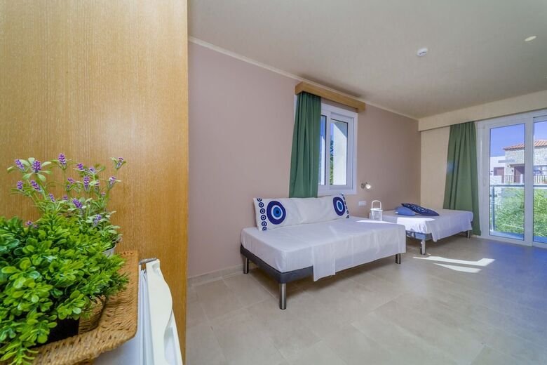 Amaryllis Front Beach Hotel