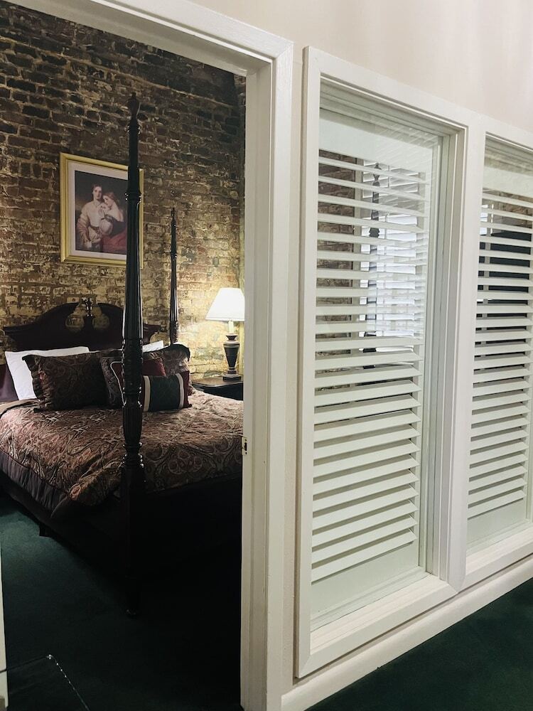 Hotel Plaza Suites Downtown New Orleans