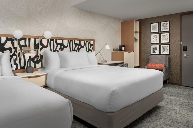 Hotel Springhill Suites By Marriott New York Queens