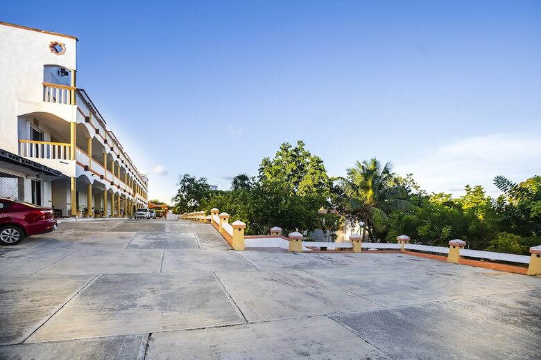 Hotel Capital O Oxtankah,chetumal Bay