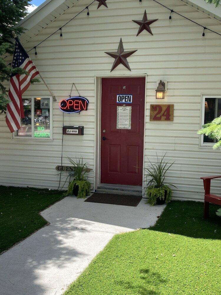 Holiday Motel