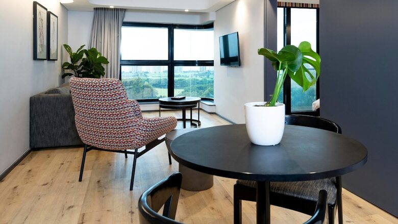 Anew Hotel Green Point
