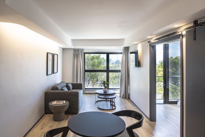 Anew Hotel Green Point