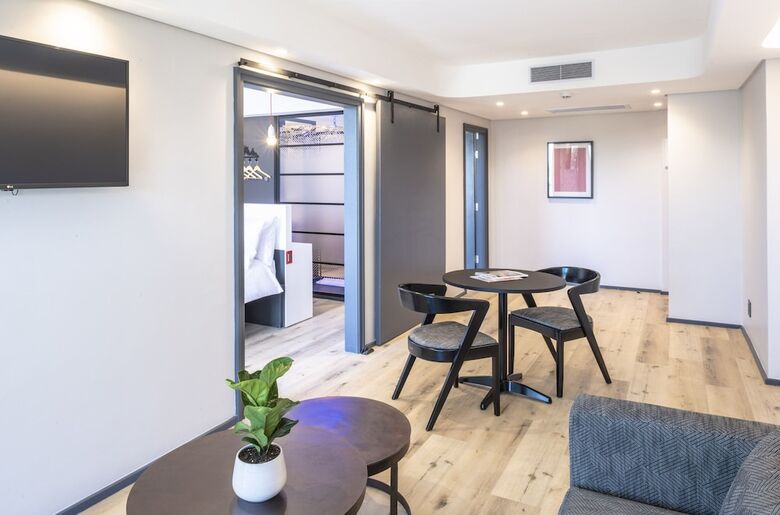Anew Hotel Green Point