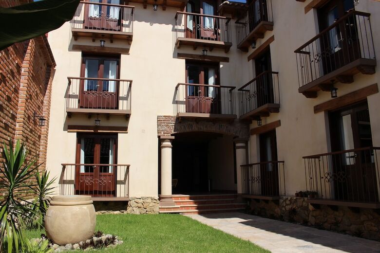 Hotel La Estancia