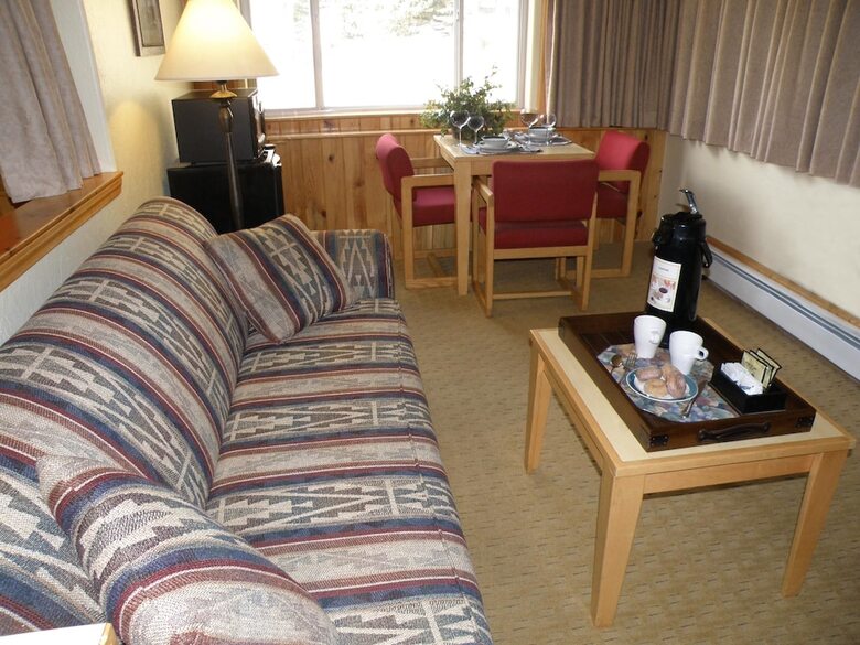 The River's Edge Motel Lodge & Resort