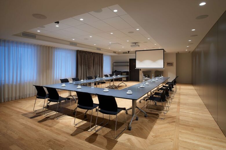 Iceland Parliament Hotel, Curio Collection By Hilton