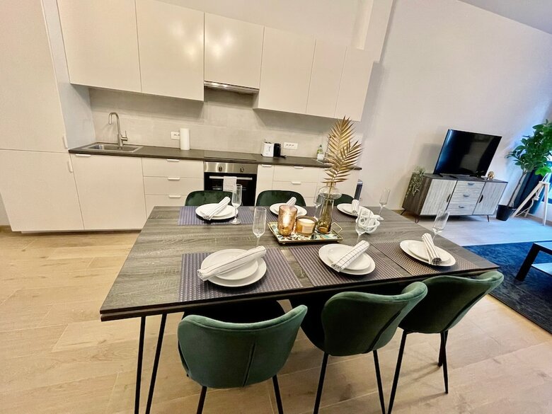 One Lux Stay Near Fashion District