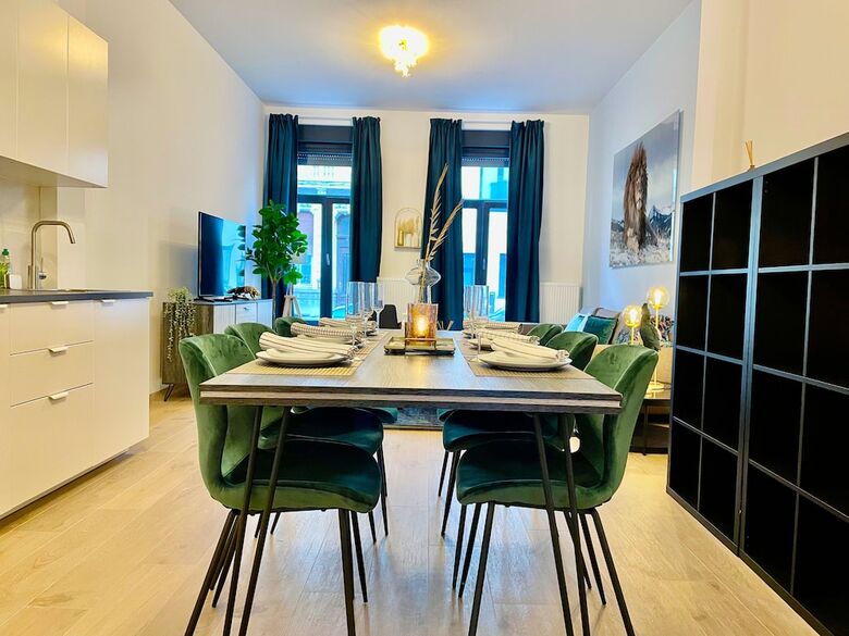 One Lux Stay Near Fashion District