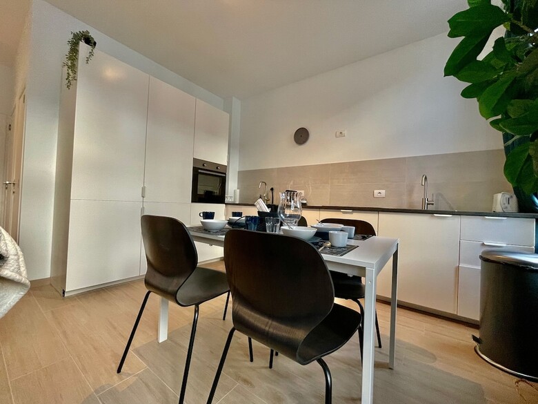 One Lux Stay Near Fashion District