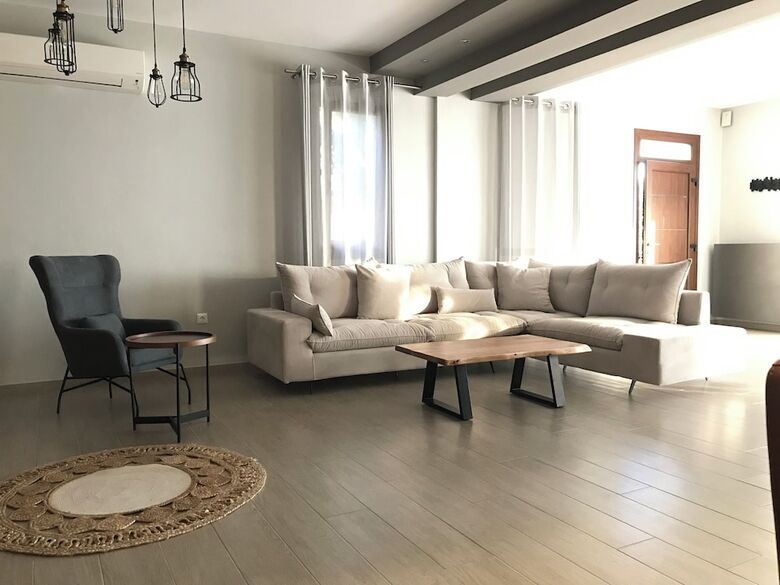 Hotel Stella In The Village Suites