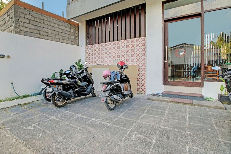 Hotel Collection O 93004 Double D Guest House
