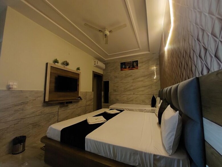 Hotel Taj Nice Point By Taj Sunrise Grp