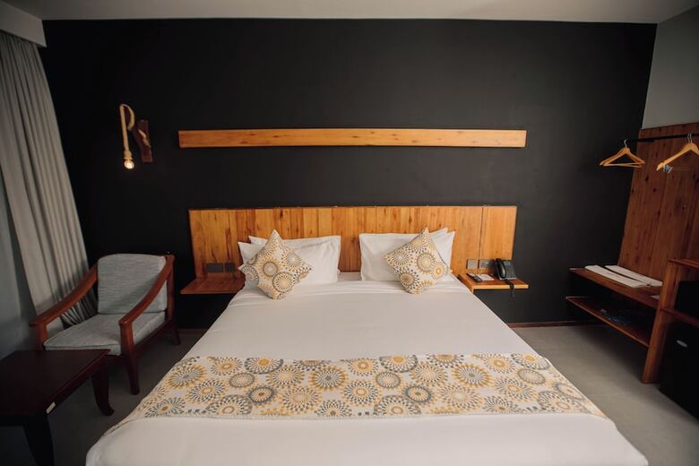 Giraffe Beach Hotel