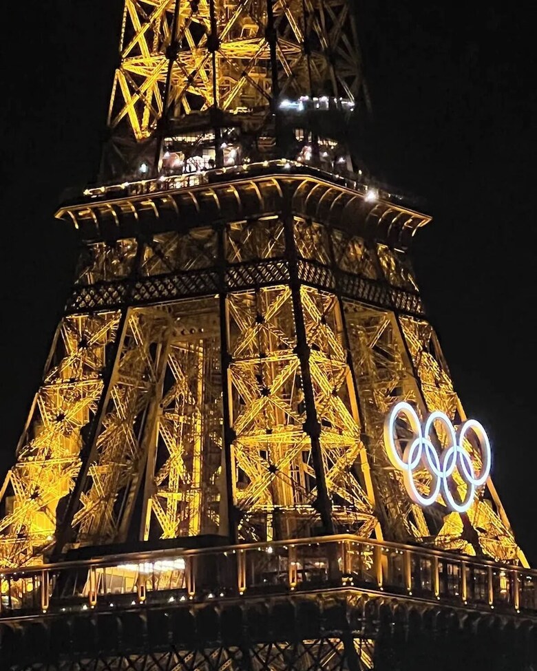 Eiffel Edge Escape (30 M�tres De La Tour Eiffel)