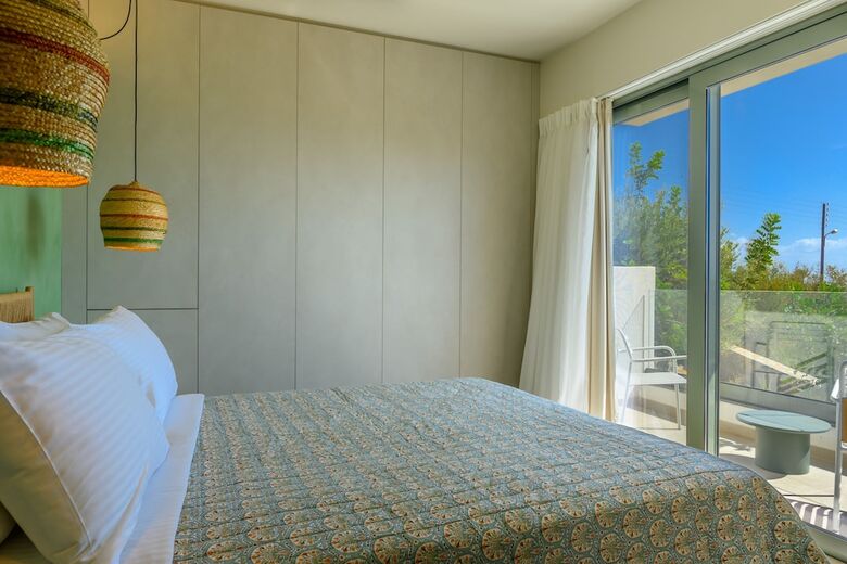 Roots Suites In Crete