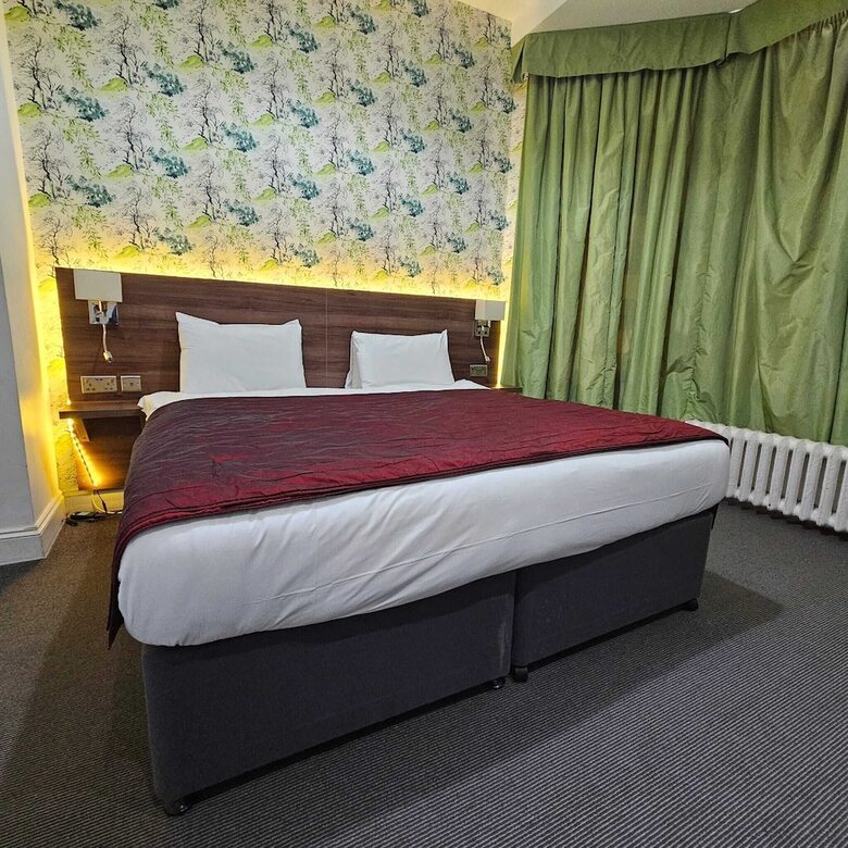Chelsea House Hotel