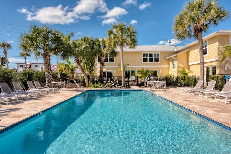 Hotel Escape Coastal Resort On Casey Key