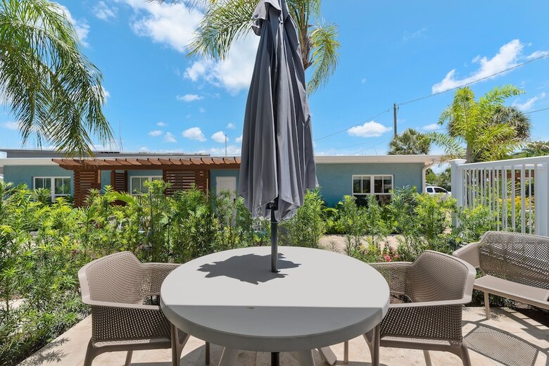 Hotel Escape Coastal Resort On Casey Key