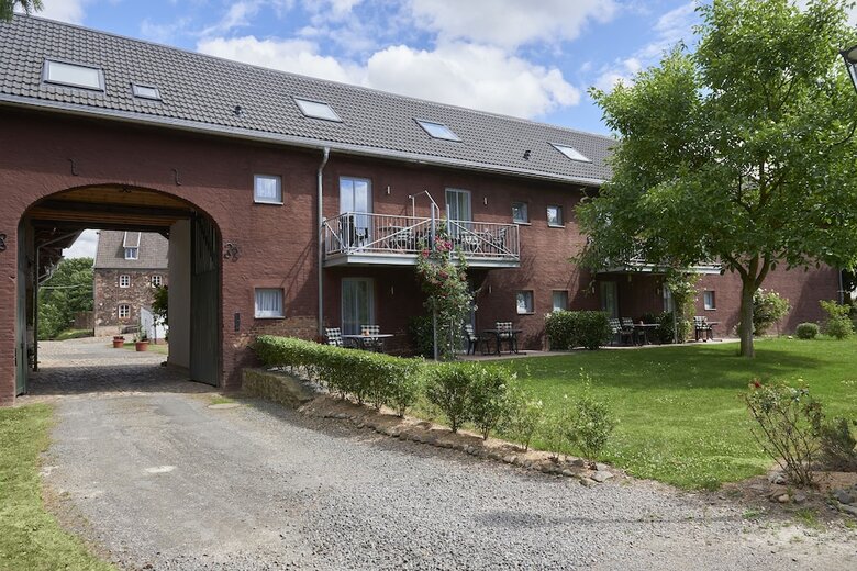 Hotel Ferienwohnungen Burg Blens