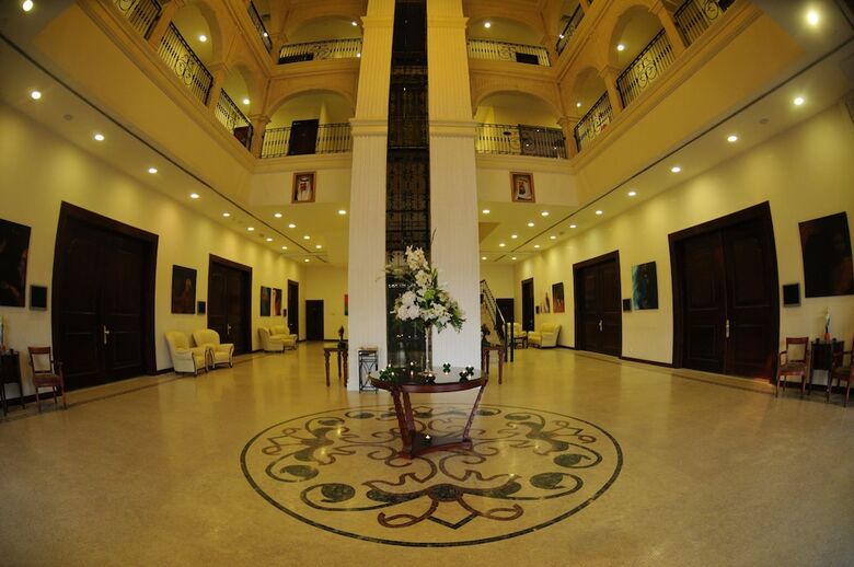 Hotel The Convention Center & Royal Suites