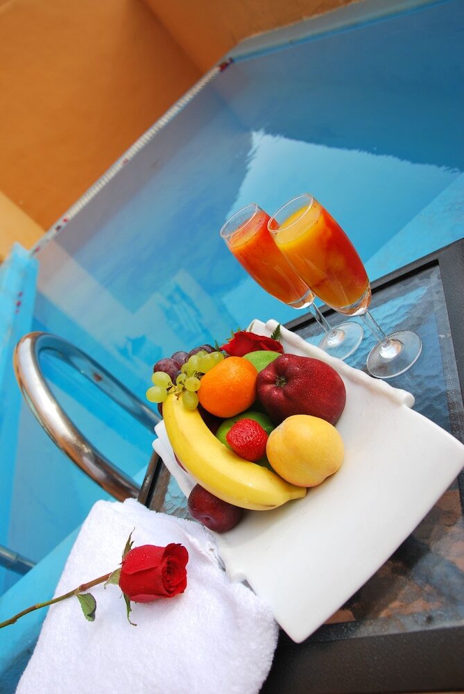 Hotel The Convention Center & Royal Suites