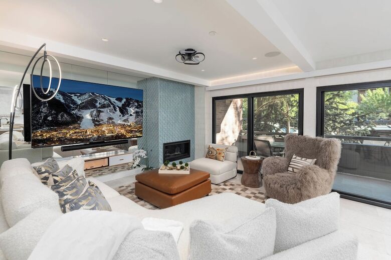 Aparthotel Aspen Square Condominium Hotel
