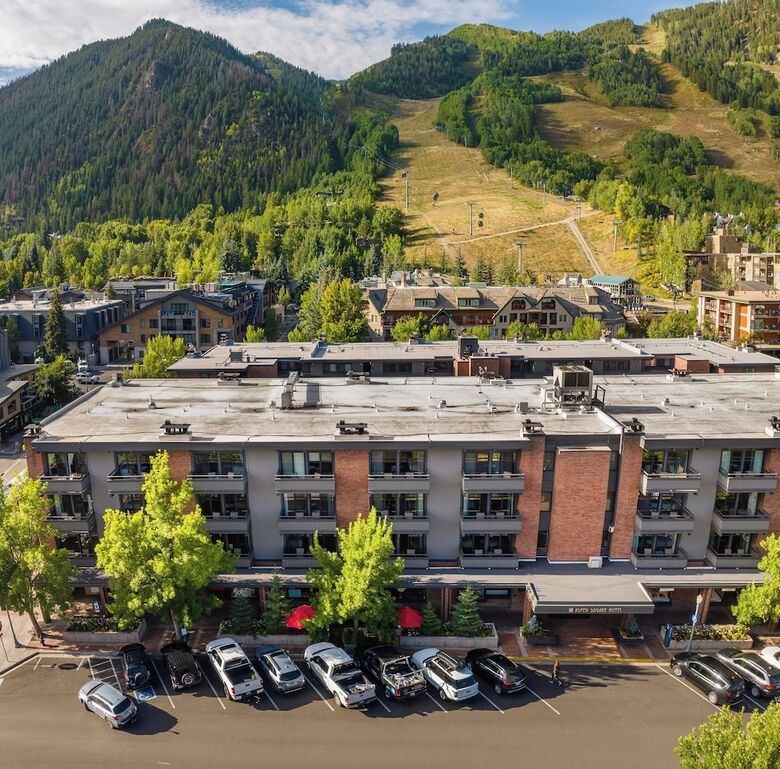 Aparthotel Aspen Square Condominium Hotel