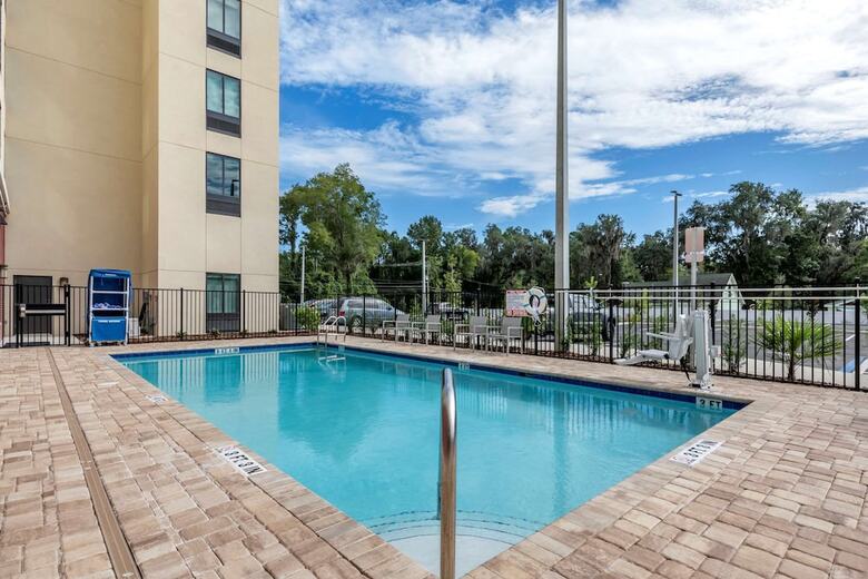 Hotel Comfort Suites Gainesville Near University