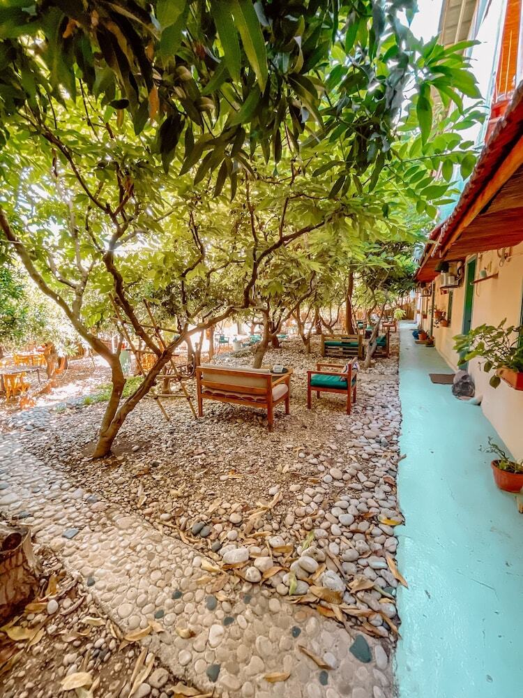 Bed & Breakfast Mayouli Nature Retreat