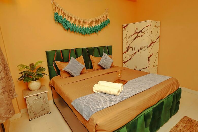 Hotel Roomshala 035 Premium Inn Noida Sec 15