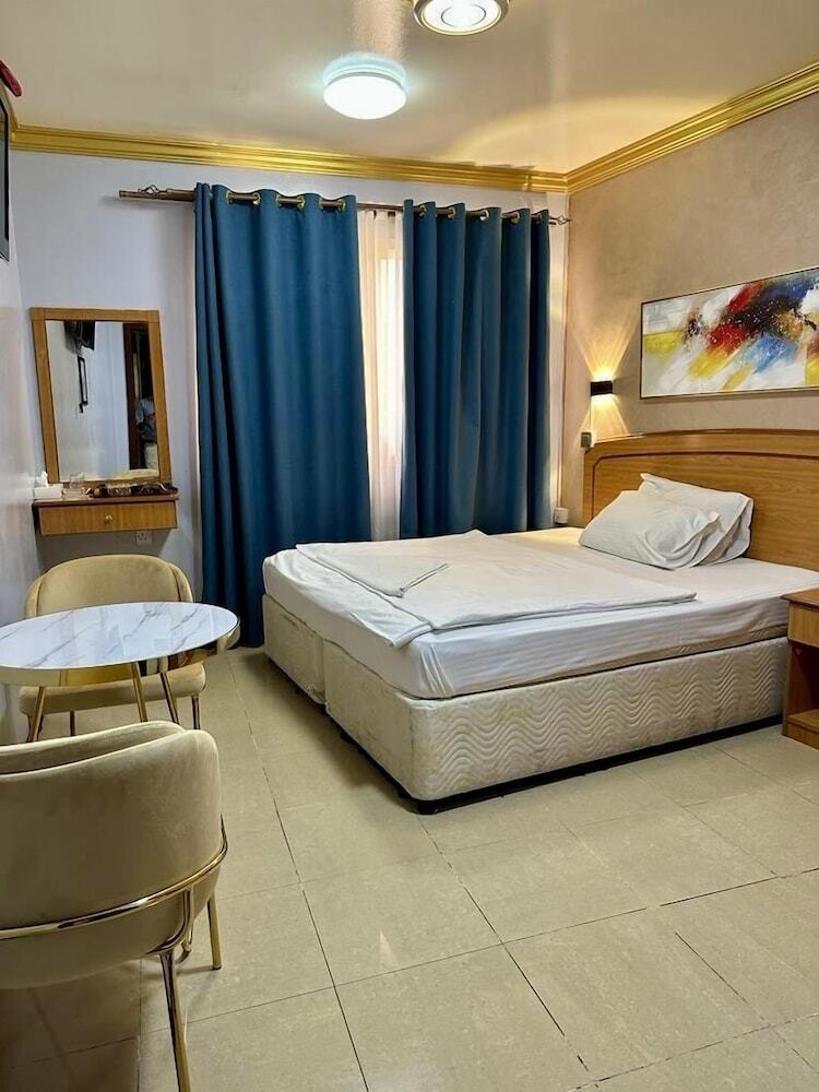 Maaeen Hotel