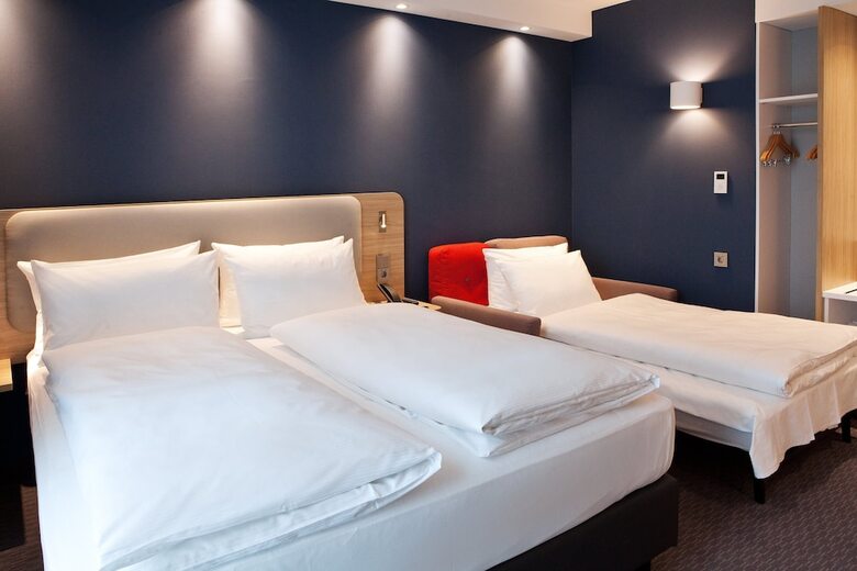 Hotel Holiday Inn Express Furth By Ihg