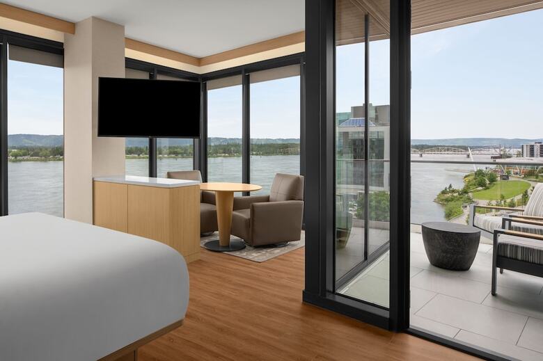 AC Hotel Vancouver Waterfront