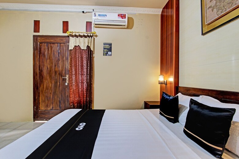 Hotel Capital O 93533 Griya Denok