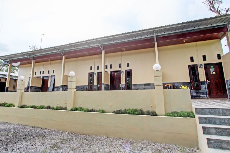 Hotel Capital O 93533 Griya Denok