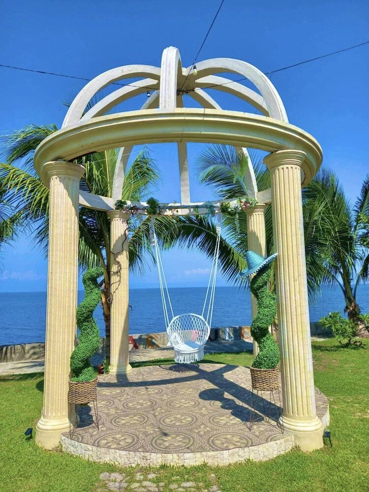 Acapulco Resort & Suites